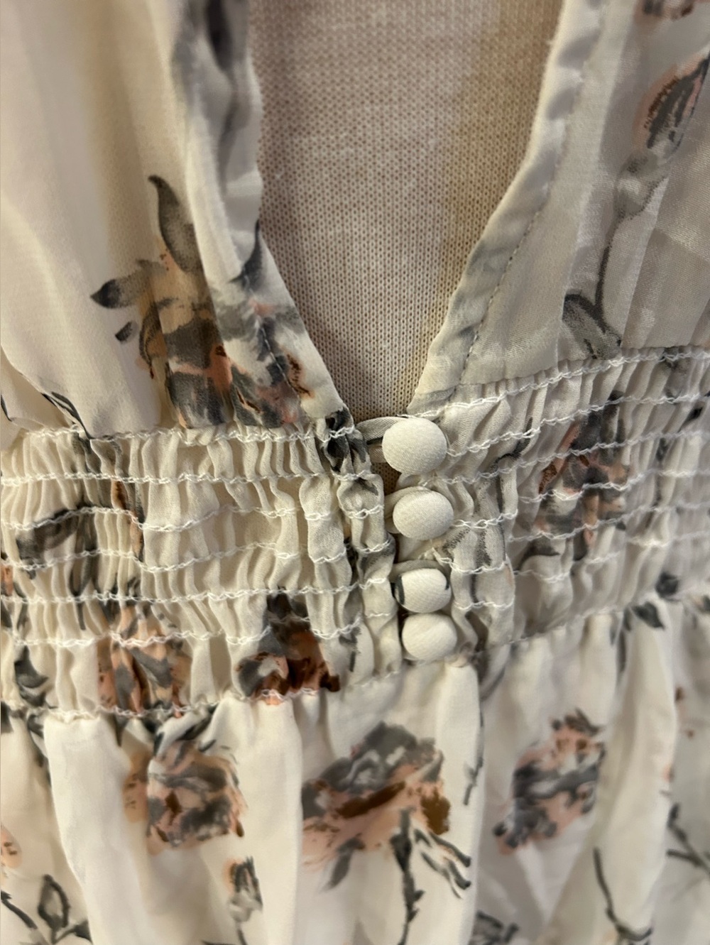 Torrid sheer Floral Deep V Peplum wide sleeve Blouse - Cream Floral 3X - Picture 4 of 5
